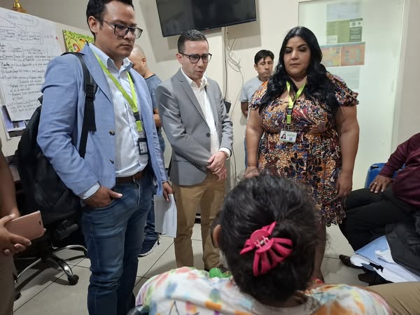 Los fiscales hablan con la víctima