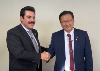 Reyes Villa y Chi Hyun Chung sellan alianza y anuncian otra encuesta para saber quién va como candidato