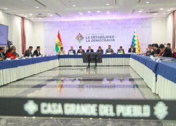 En el encuentro por la Estabilidad y la Democracia, el Gobierno suscribe 12 puntos con actores políticos