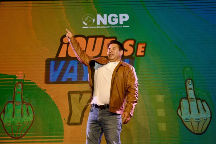 Precandidato Uriona le saca el ‘dedo’ a la vieja política corrupta