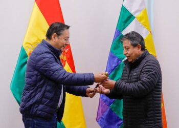 Arce entrega el mando a Choquehuanca y viaja a la cumbre de la Celac en Honduras