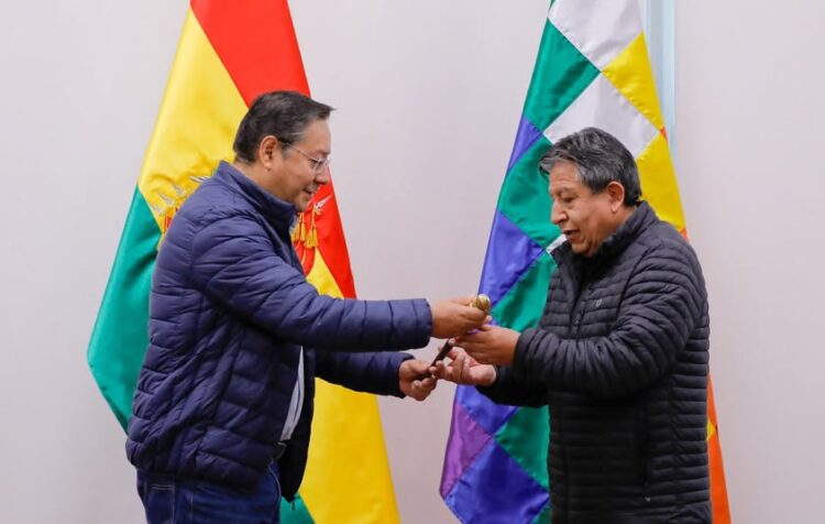 Arce entrega el mando a Choquehuanca y viaja a la cumbre de la Celac en Honduras