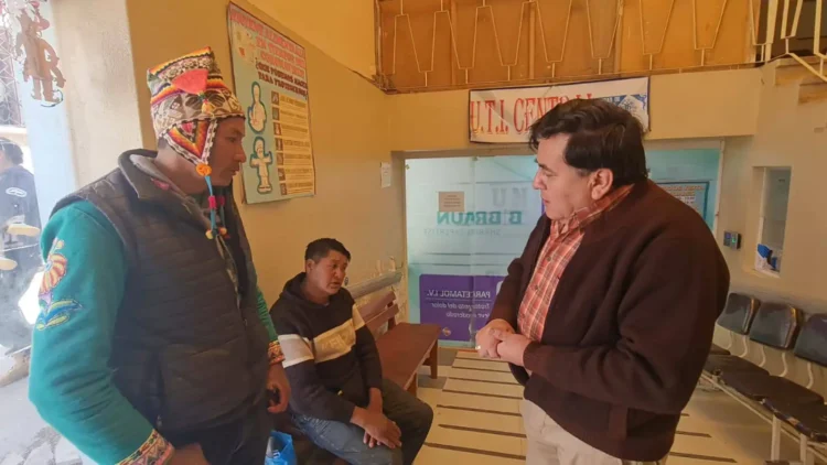 El fiscal de Oruro entregó la ayuda