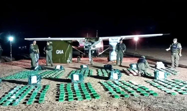 La avioneta y droga decomisada en Argentina/ Gendermería argentina