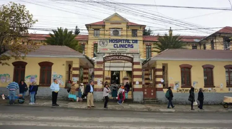 Frontis del Hospital de Clínicas en La Paz. FOTO: RRSS
