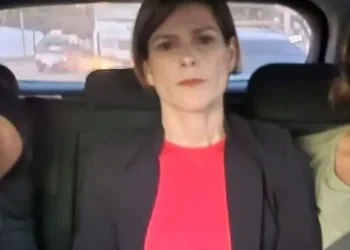 Policía aprehende a jueza que levantó proceso contra Evo