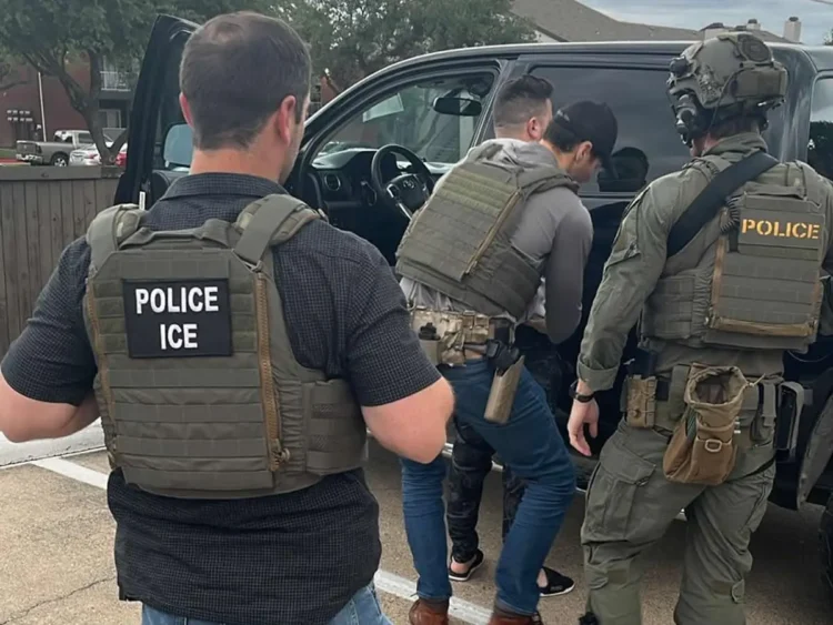 El ICE continúa realizando redadas/ ICE