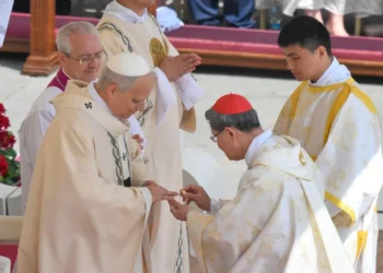 León XIV recibió el anillo del pescador/Vatican Media