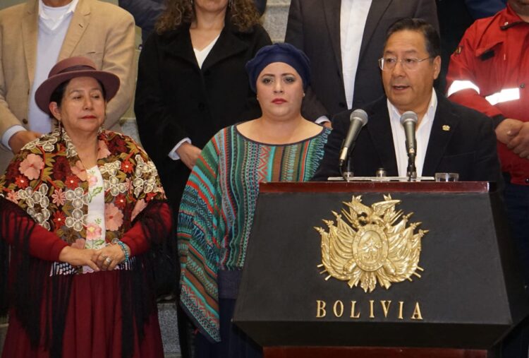El presidente Luis Arce en conferencia de prensa.