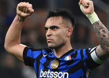 El Inter gana a la Fiorentina y se pega a un punto del Nápoles