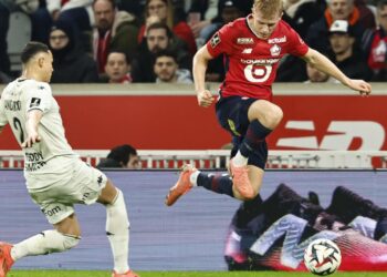 Lille gana al Mónaco y sube al podio, Marsella se estrella en Auxerre