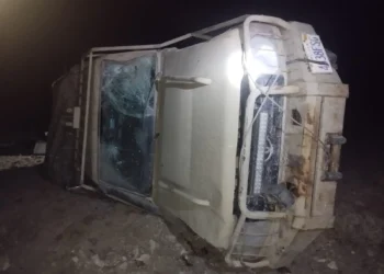 La camioneta militar volcó de costado/ Min. Defensa
