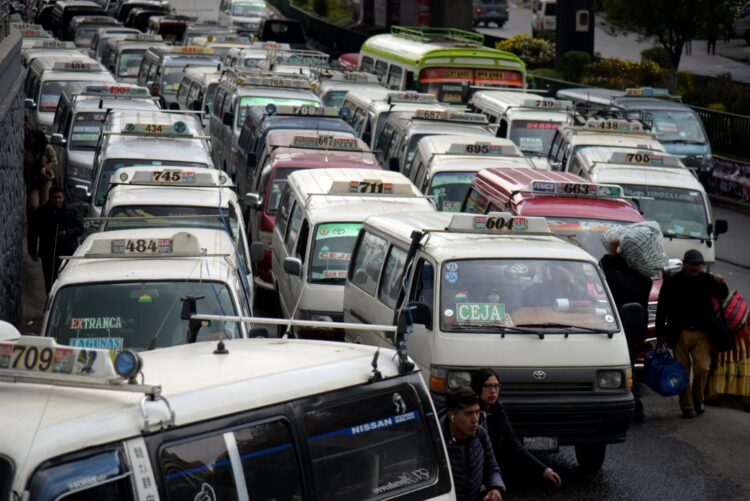 En El Alto operan 2.100 líneas de transporte; 1.100 son de minibuses.