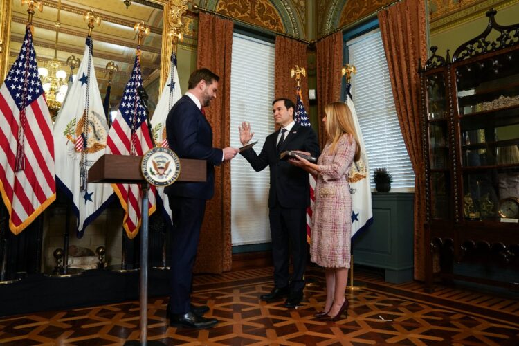 Marco Rubio jura al cargo de Secretario de Estado