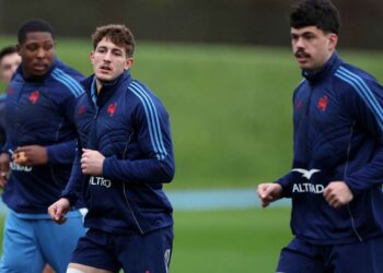 Auradou y Jegou, los dos rugbiers juzgados en Argentina, suplentes contra Gales