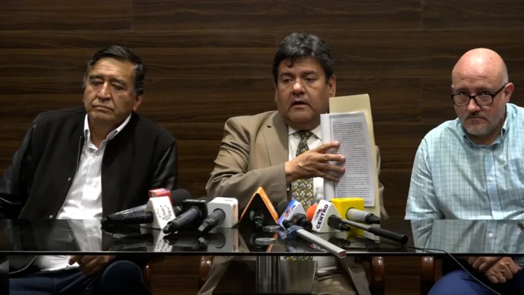 Funcionarios de la Alcaldía de Cochabamba en conferencia de prensa. FOTO: GAMC