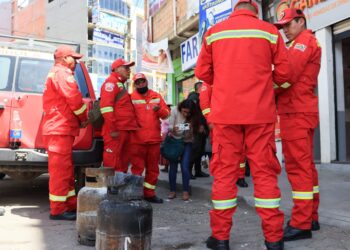 Fuga de gas causa la explosión de una garrafa; hay 9 estudiantes de Gastronomía heridos.