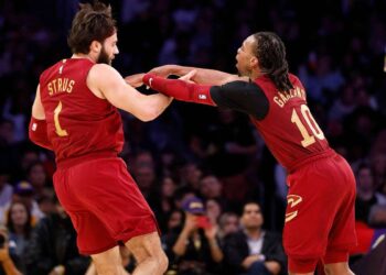 Darius Garland anota 25 puntos en triunfo de Cavaliers sobre Hornets en la NBA