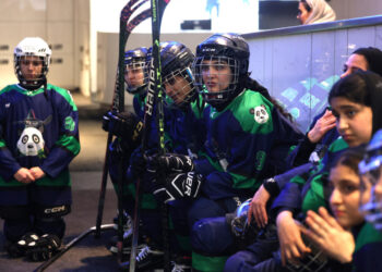 El hockey sobre hielo encuentra su sitio en Irán gracias a las mujeres