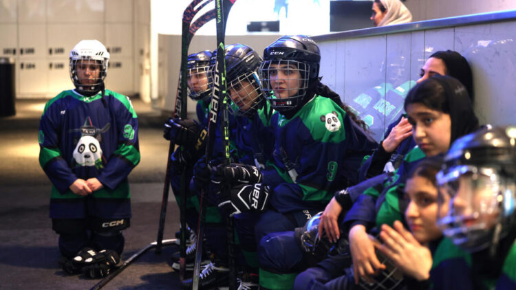 El hockey sobre hielo encuentra su sitio en Irán gracias a las mujeres