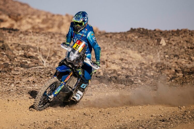 Santolino, en motos, logra la primera victoria española en el Dakar-2025