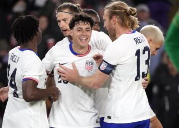 EEUU golea 3-0 a Costa Rica en el debut de Miguel Herrera