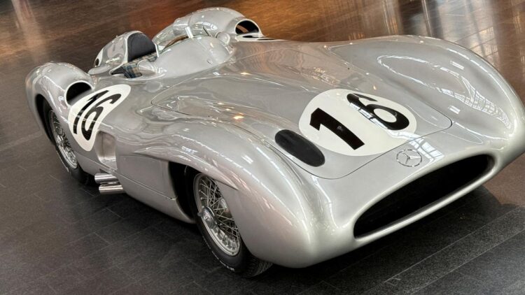 Un Mercedes de F1 que condujo Fangio vendido por un precio récord