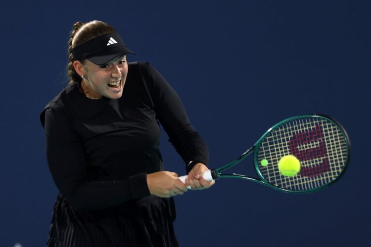 Ostapenko pone fin en semifinales al reinado de Swiatek en Doha