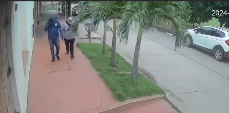 Los delincuentes fueron registrados por cámaras de seguridad