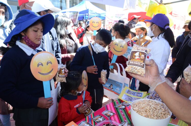 Al menos, 170.000 estudiantes de Cochabamba reciben desayuno escolar.