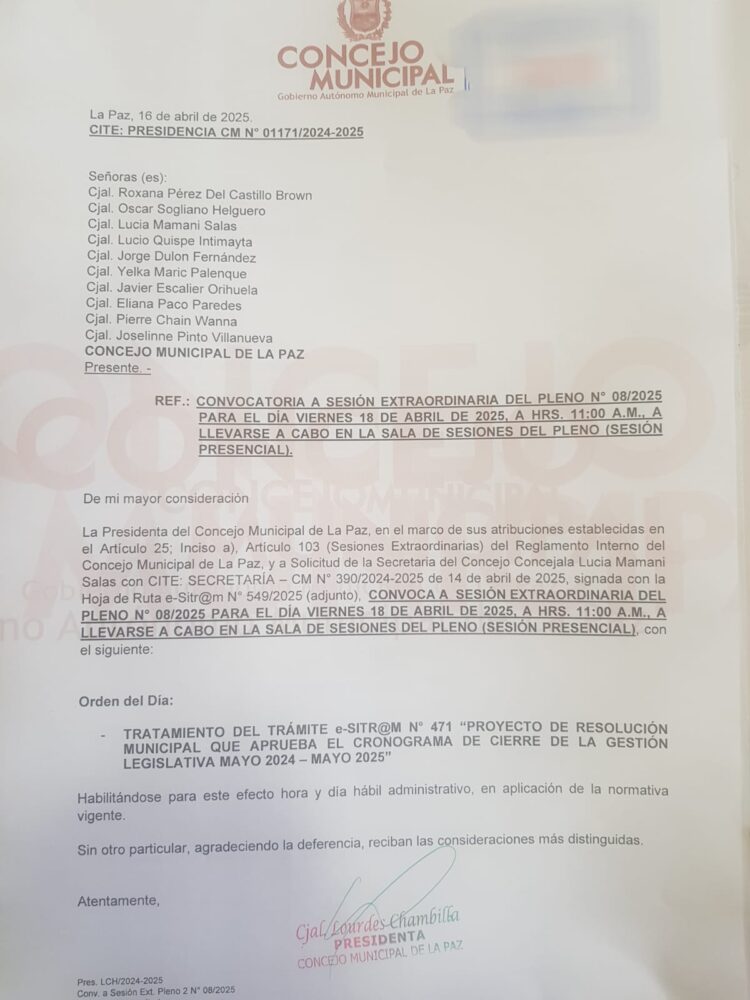 El documento con la convocatoria a la sesión extraordinaria.