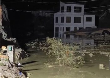 Una mazamorra afectó a varias viviendas en la zona Bajo Llojeta, en La Paz.