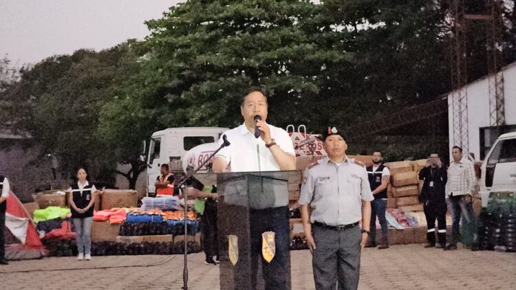 Arce entregó ayuda humanitaria para municipios afectados por los incendios.