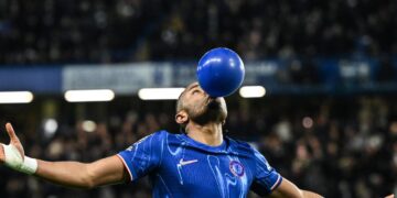 Chelsea se reencuentra con la victoria, paso atrás de Aston Villa
