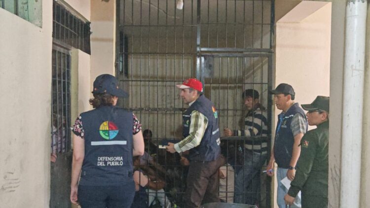 La Defensoría hace seguimiento a la situación de más de 40 aprehendidos y varios heridos