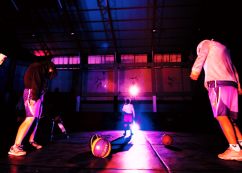 ‘Equipo Andrómeda’, una obra de teatro que recurre al básquet para dar vida a su montaje.