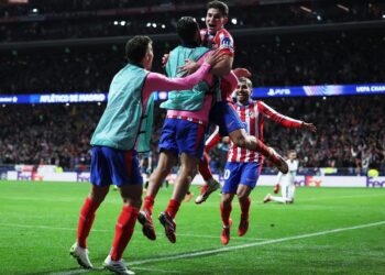 Barça y Atlético tiran de épica para rozar los octavos de la Champions