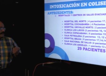 El secretario de Salud, Aníbal Cruz, en conferencia de prensa.