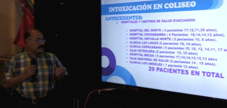 El secretario de Salud, Aníbal Cruz, en conferencia de prensa.