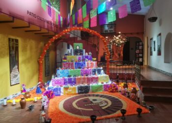 Bolivia y la Embajada de México unen tradiciones de Todos Santos y Día de los Muertos.