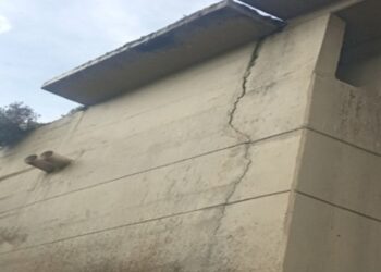 La Alcaldía de El Alto teme colapso del río Seke luego de verificar la aparición de grietas.