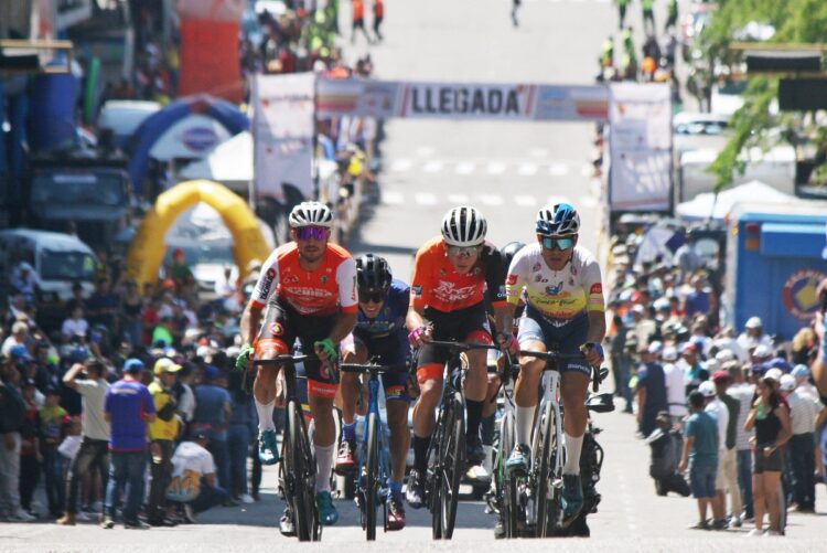 El venezolano Enmauel Viloria toma el liderato de la Vuelta al Táchira