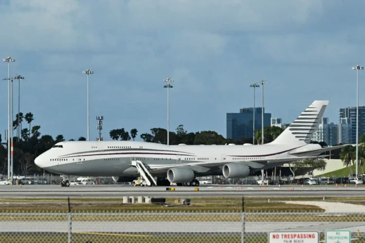 La familia real qatarí ofrece un Boeing 747-8 Jumbo a Trump/AFP
