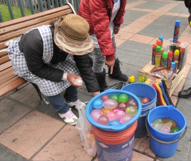 En El Alto habrá sanciones para quienes derrochen el agua.