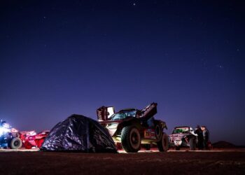La etapa maratón del Dakar pone a prueba la capacidad de los pilotos
