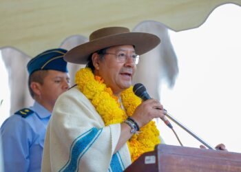 Arce afirma que el país no debe ‘extender la mano’, sino producir