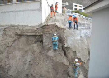 El alcalde Arias alerta sobre riesgos en viviendas de Auquisamaña