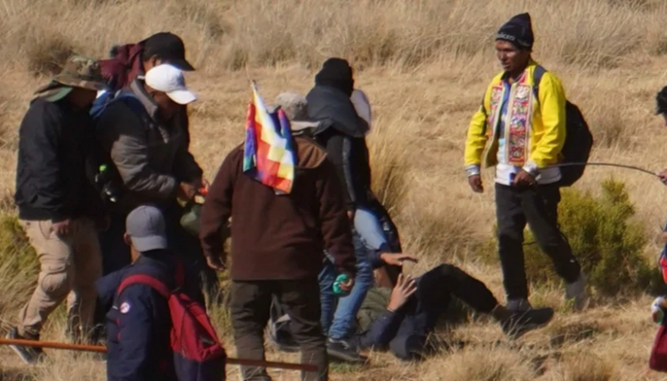 Crece el repudio contra la agresión a periodistas en la marcha del MAS evista