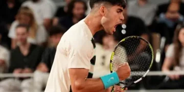 Alcaraz ilumina la noche de París, Sabalenka y Swiatek igual