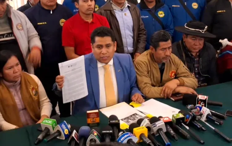 Alianza Popular asegura que sigue en carrera electoral y pide calma